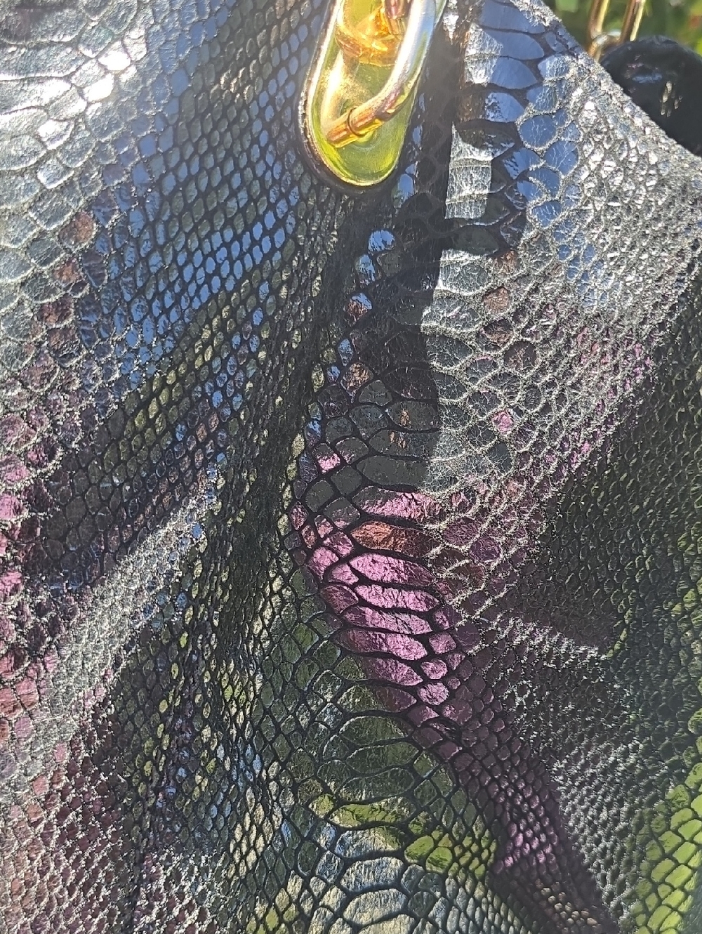 Black Multicolor Snake-Effect Chain Tote Bag - Picture 3 of 5
